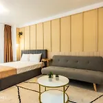 Near Unirii Square & Old Town * 부쿠레슈티