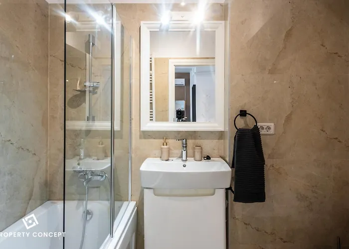 Near Unirii Square & Old Town Bucareste