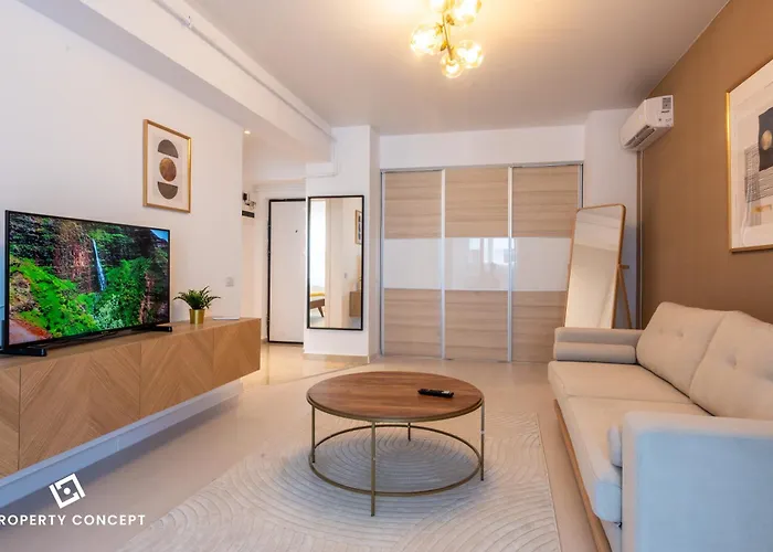 Near Unirii Square & Old Town Bucareste