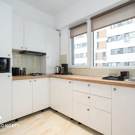 Near Unirii Square & Old Town Бухарест