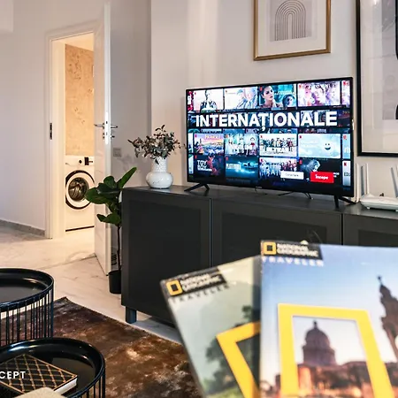 Near Unirii Square & Old Town Бухарест