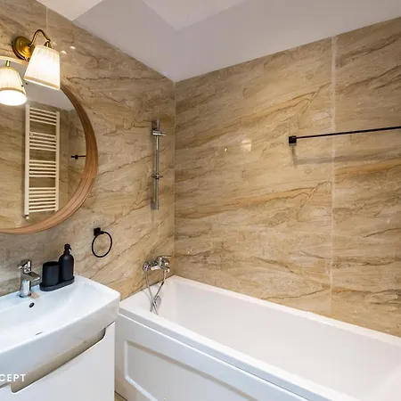 Near Unirii Square & Old Town Бухарест