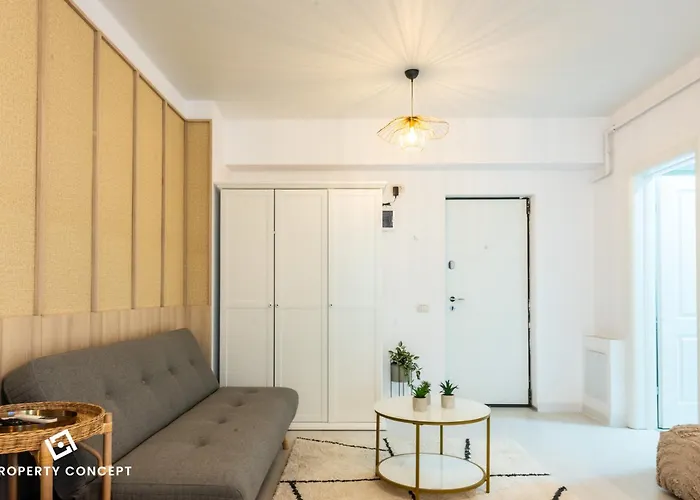 Near Unirii Square & Old Town בוקרשט